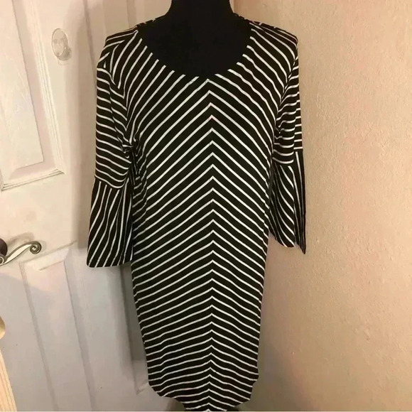 🤍🖤Black and white striped dress by Creation size 6P🖤🤍 - Picture 9 of 11